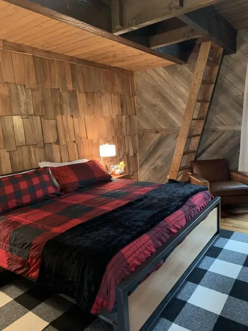 East Bank on Mill Creek