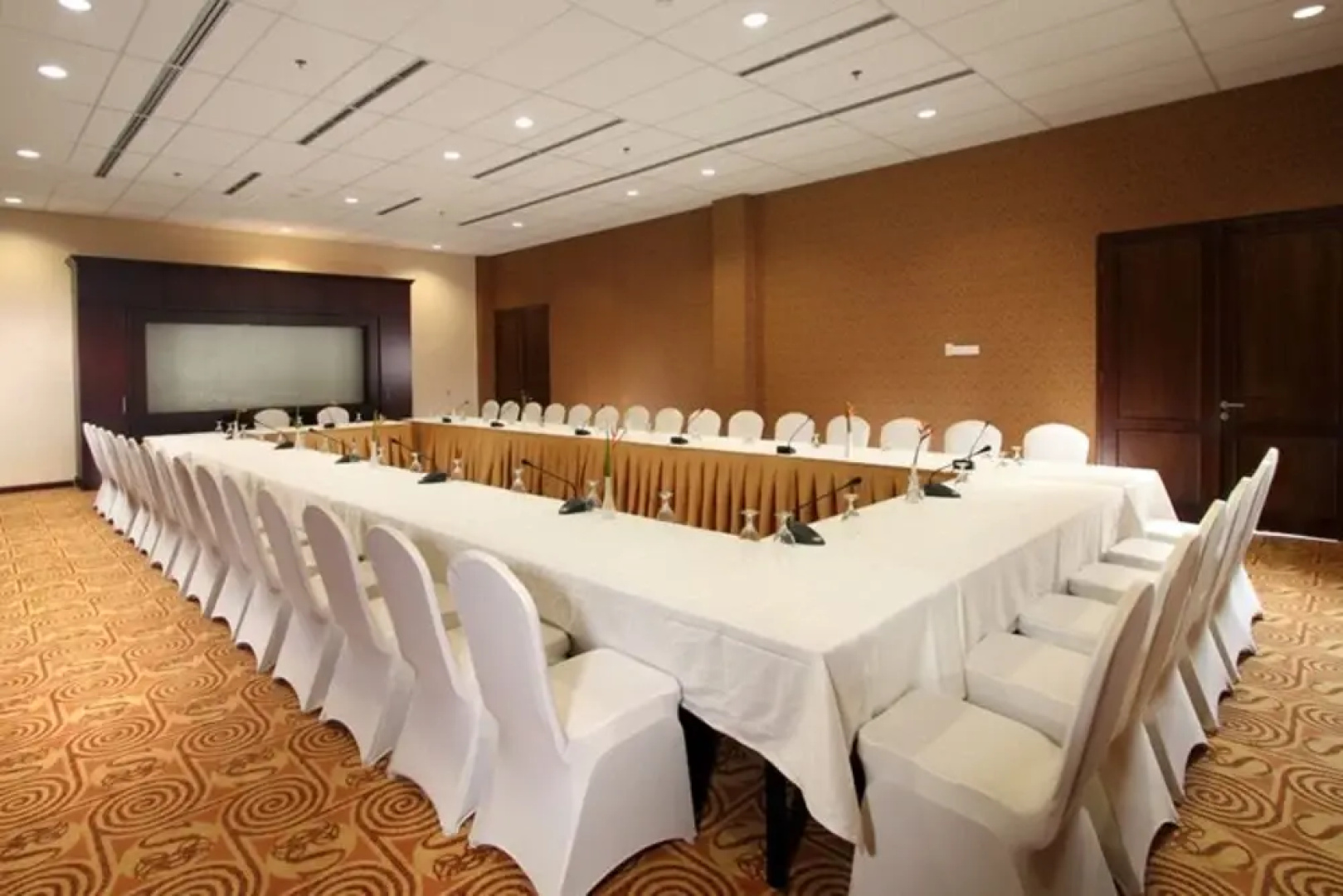 Sutanraja Hotel Convention & Recreation