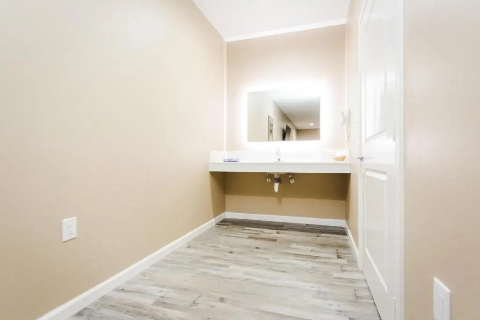 Budget Host Inn and Suites