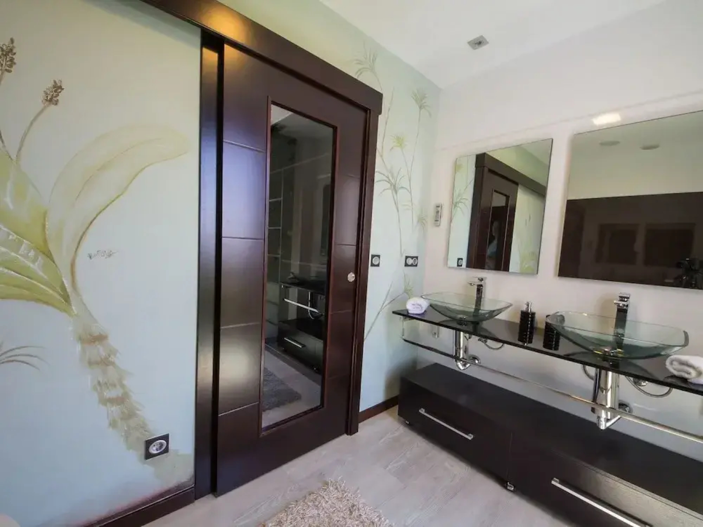 Posh Villa With Pool, Garden & Ocean Views in Sansenxo