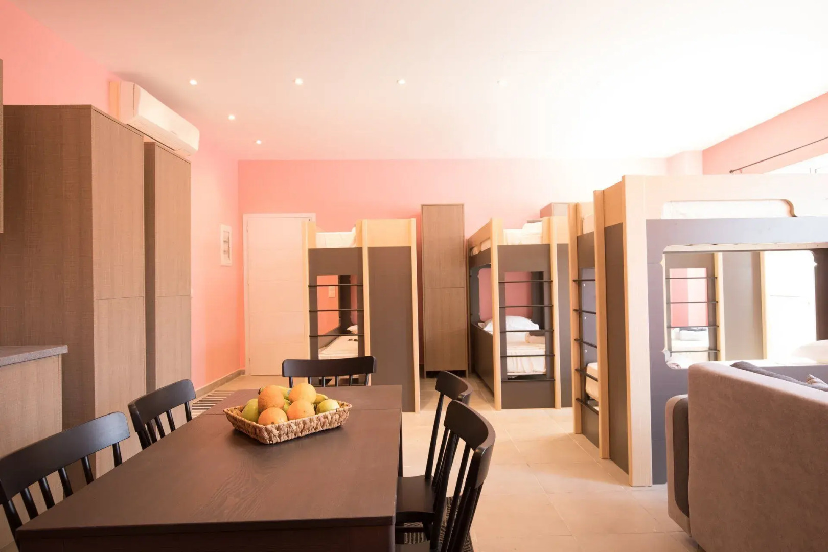 Local Hostel & Suites