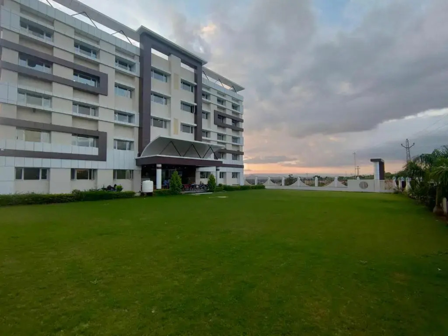 The Sky Imperial  Hotel Gopal Darshan