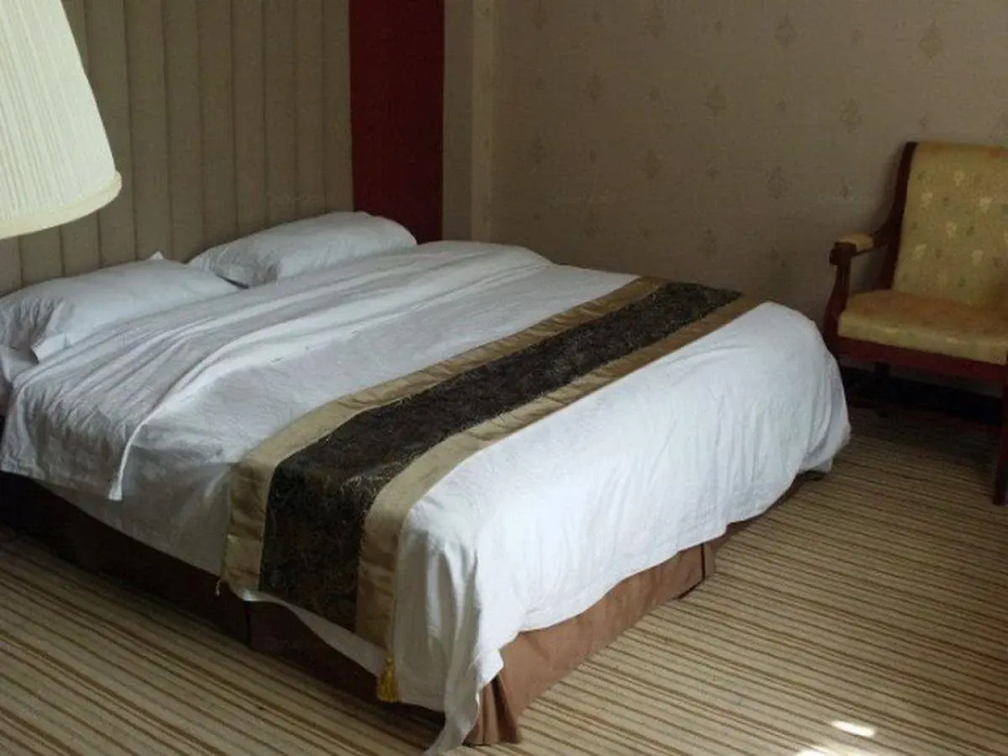 An e Courtyard Hotel Jiu Zhai Gou Branch