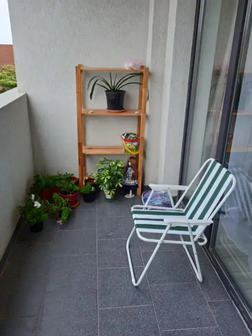 Deluxe 2 bedroom apartment with balcony and private parking