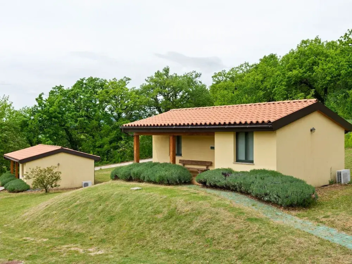 Alluring Cottage in San Ginesio with Swimming Pool