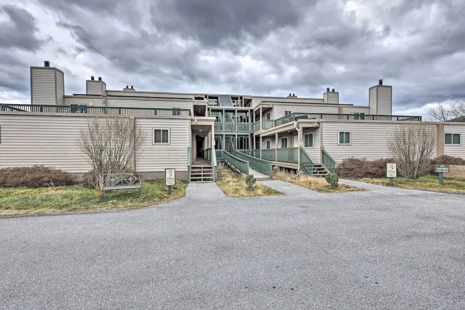 2 Mi to Skiing: Beech Mountain Resort Condo!