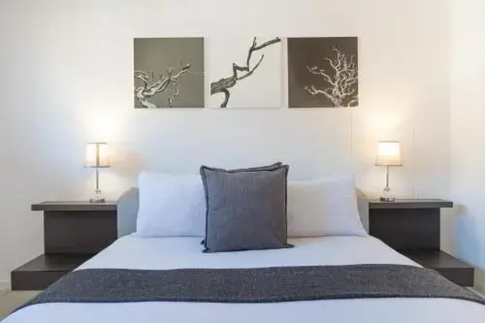 Room 122 @ The Nicol Hotel