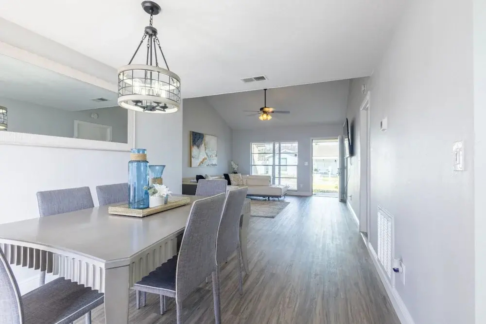 Sleeps 6 Hot Tub Fenced Yard Cozy Chic