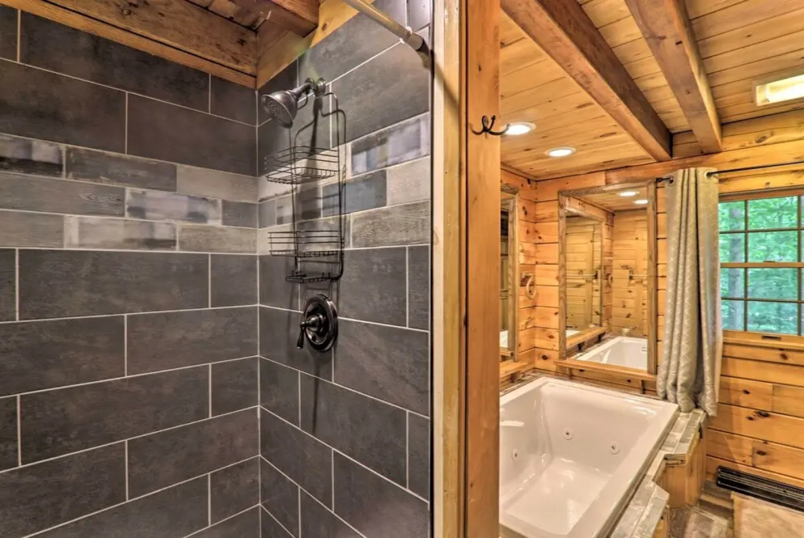 Spacious Cabin, 1 Block to Locust Lake Beach!