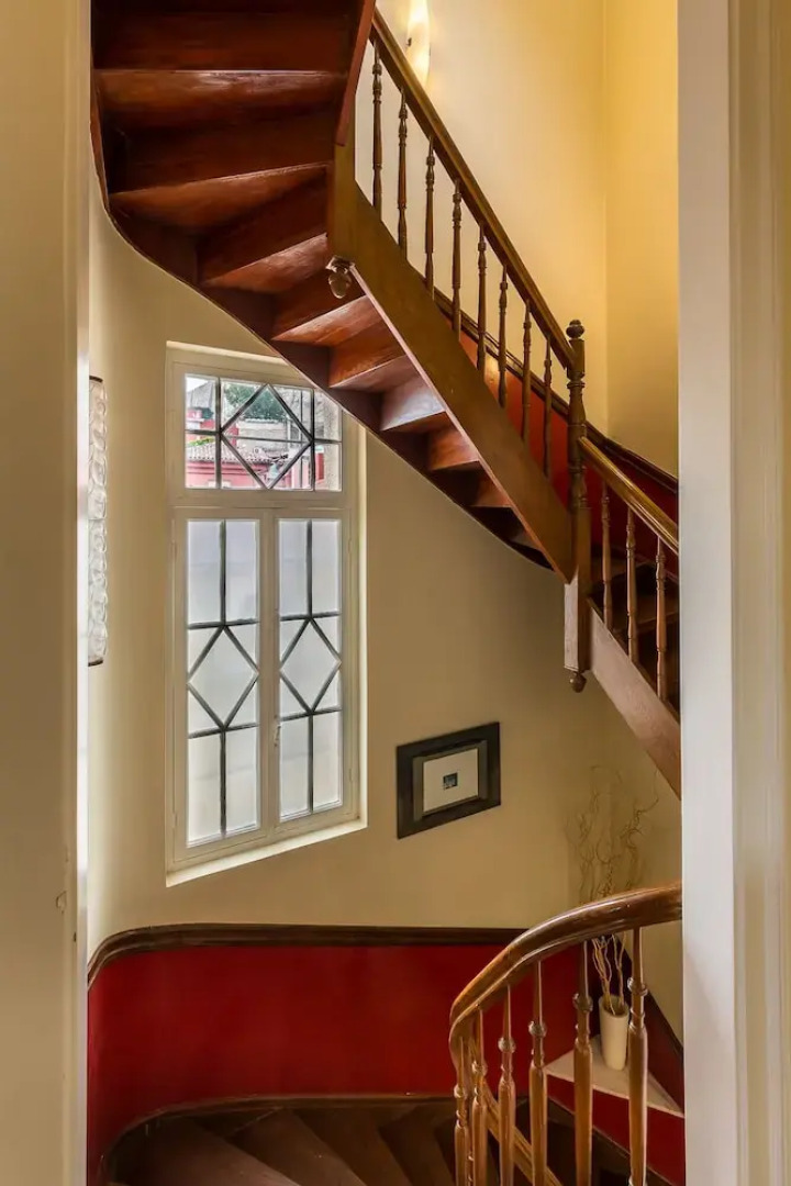 Neoclassical res w/ Acropolis View