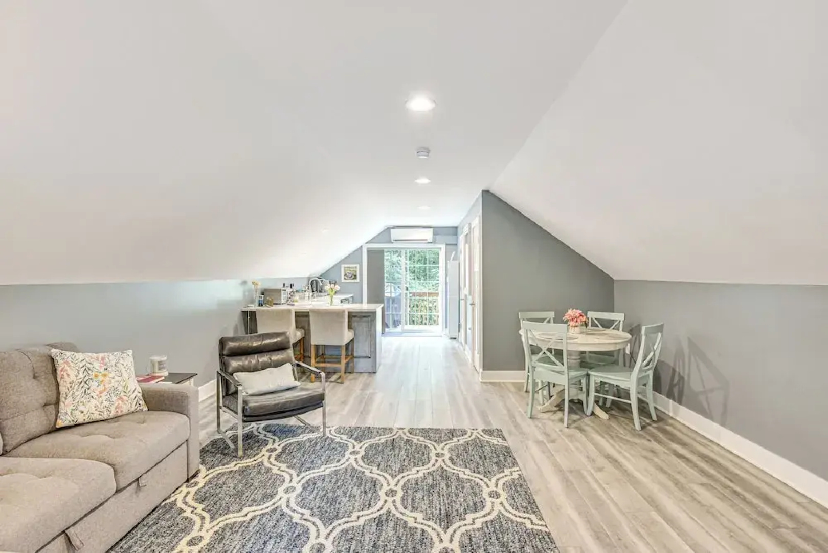 Benton Harbor Apt w/ Balcony + Fire Pit