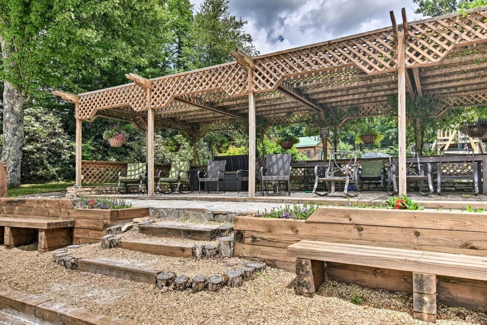 6 Mi to Grandfather Mtn: Peaceful Getaway w/ Grill