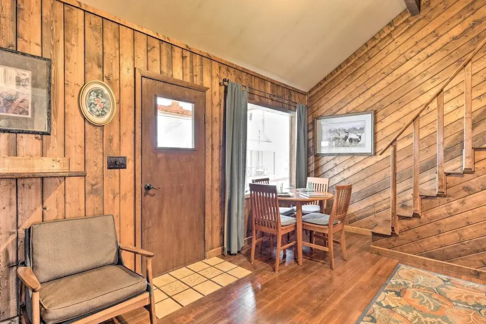 Cozy Log Cabin Escape In the Heart of Creede!