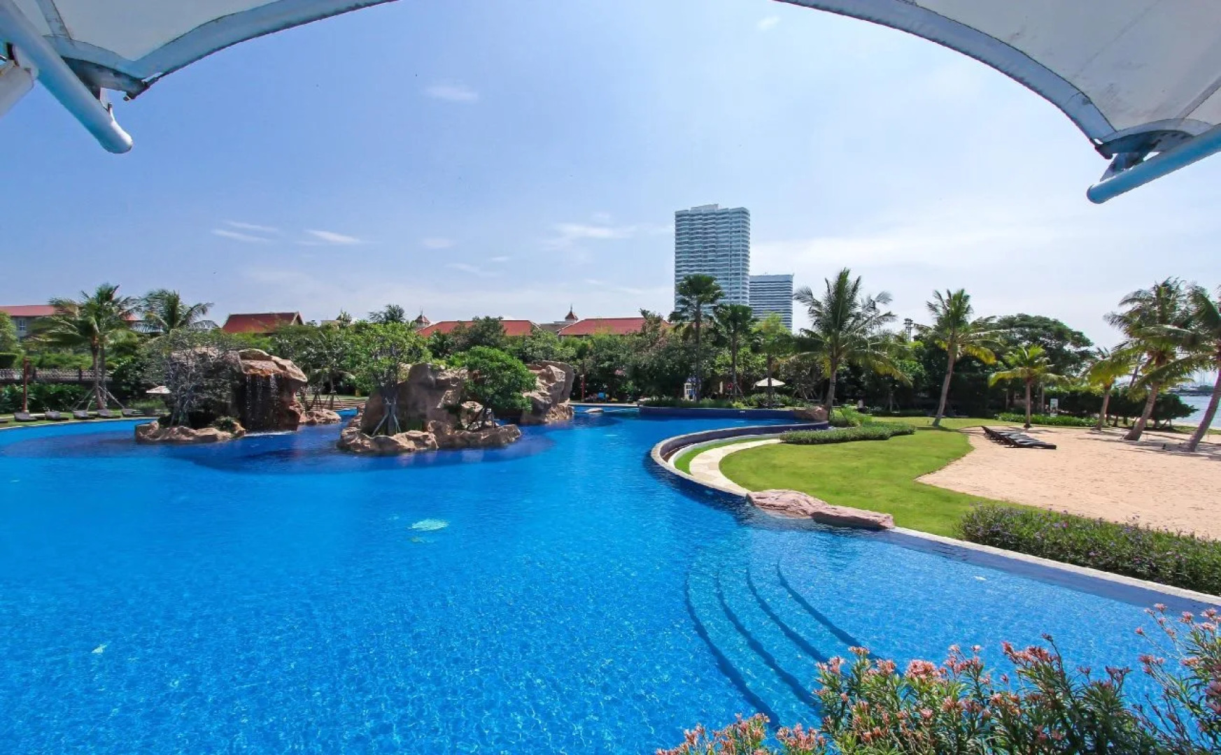 White Sand Beach Residences Pattaya