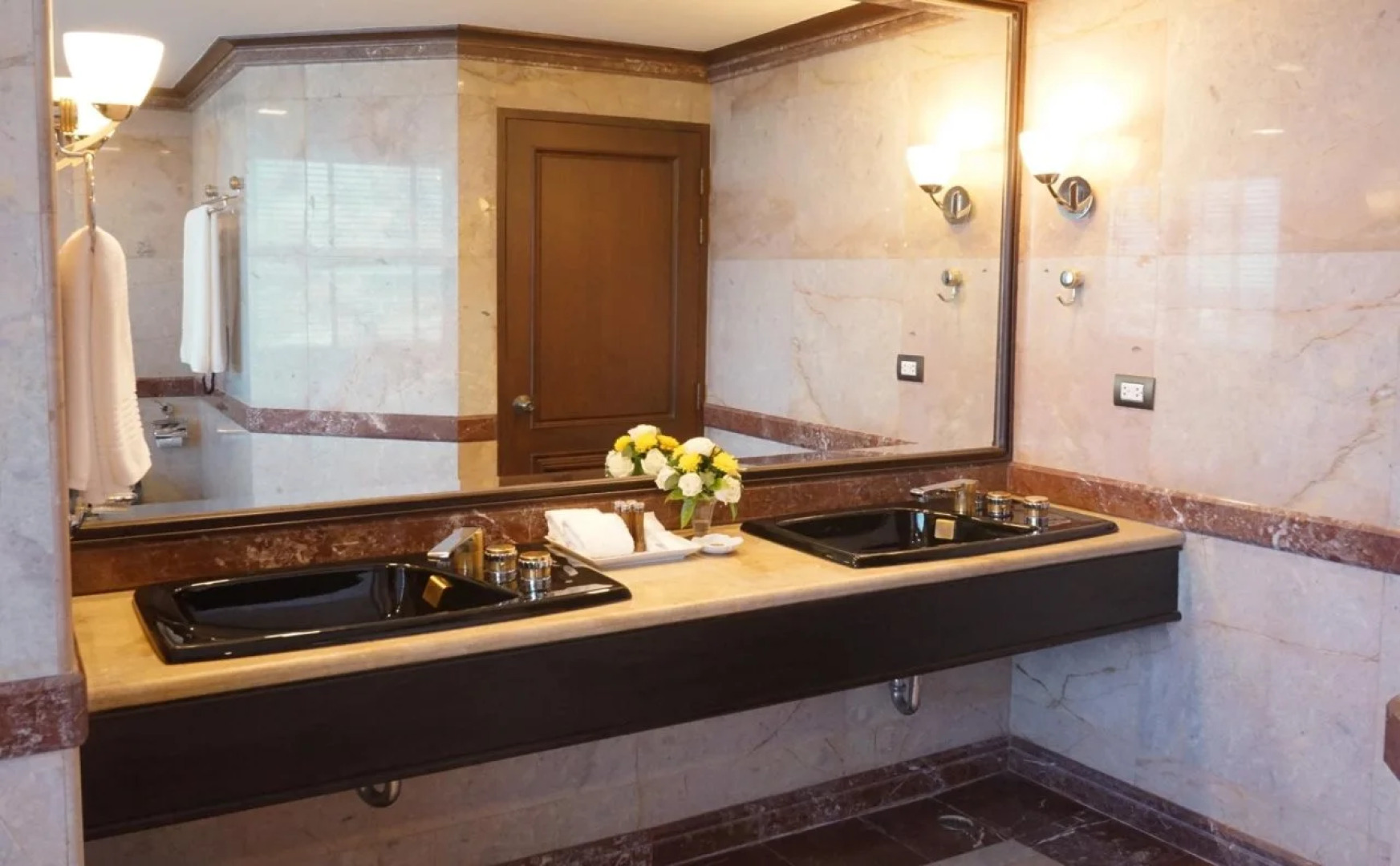 Topland Hotel & Convention Centre