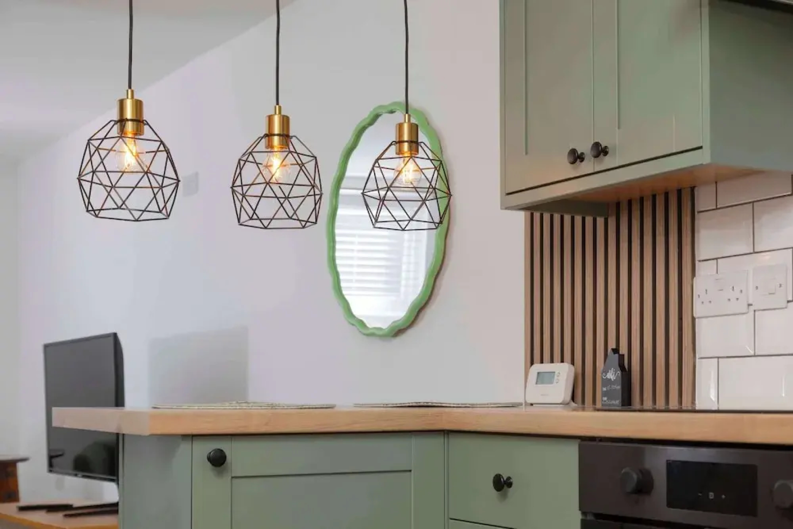 Cosy-cute Miner's Cottage on the Taff Trail