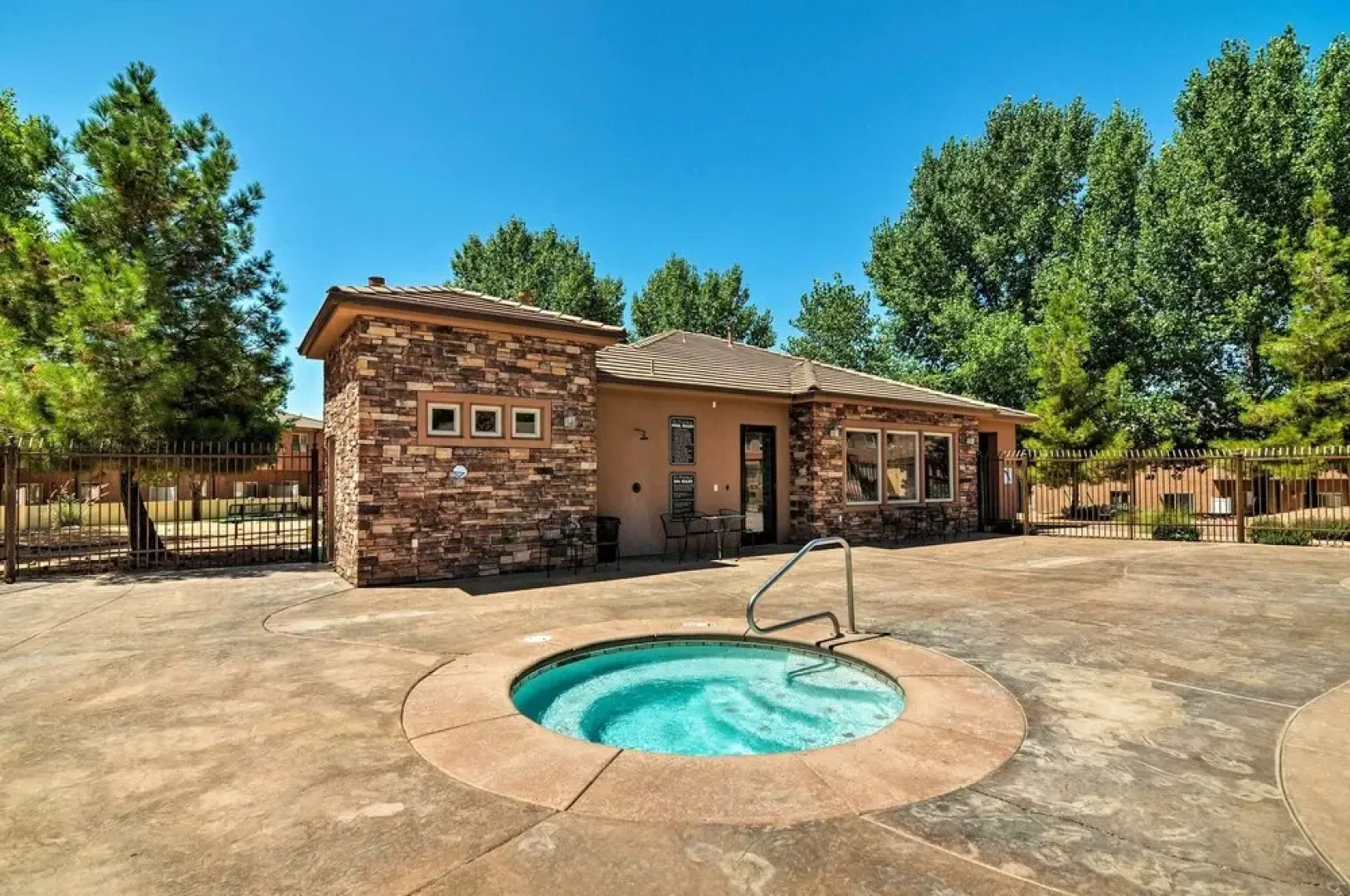 Updated Townhome w/ Patio & Red Rock Views!