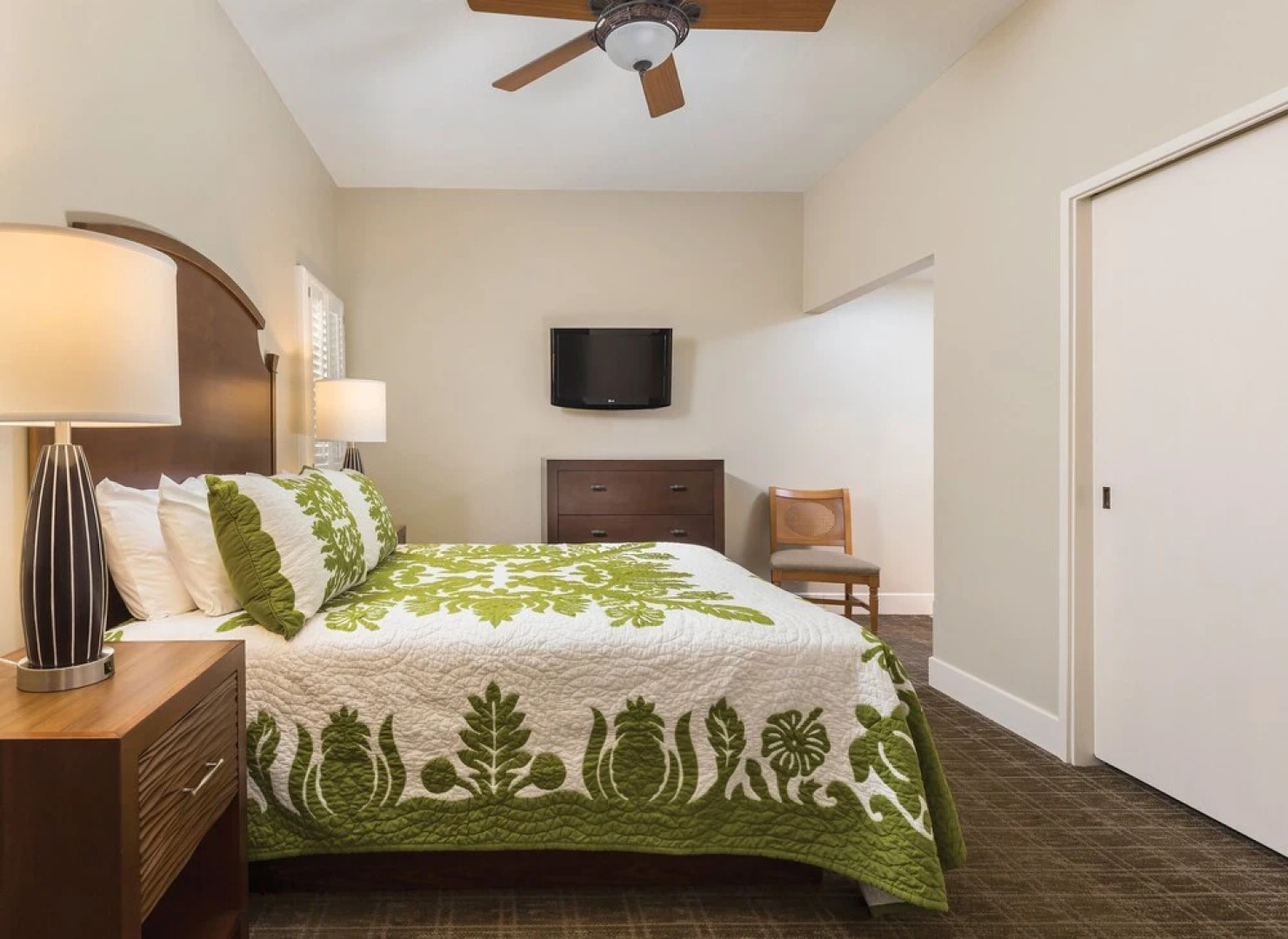 Royal Sea Cliff Condo