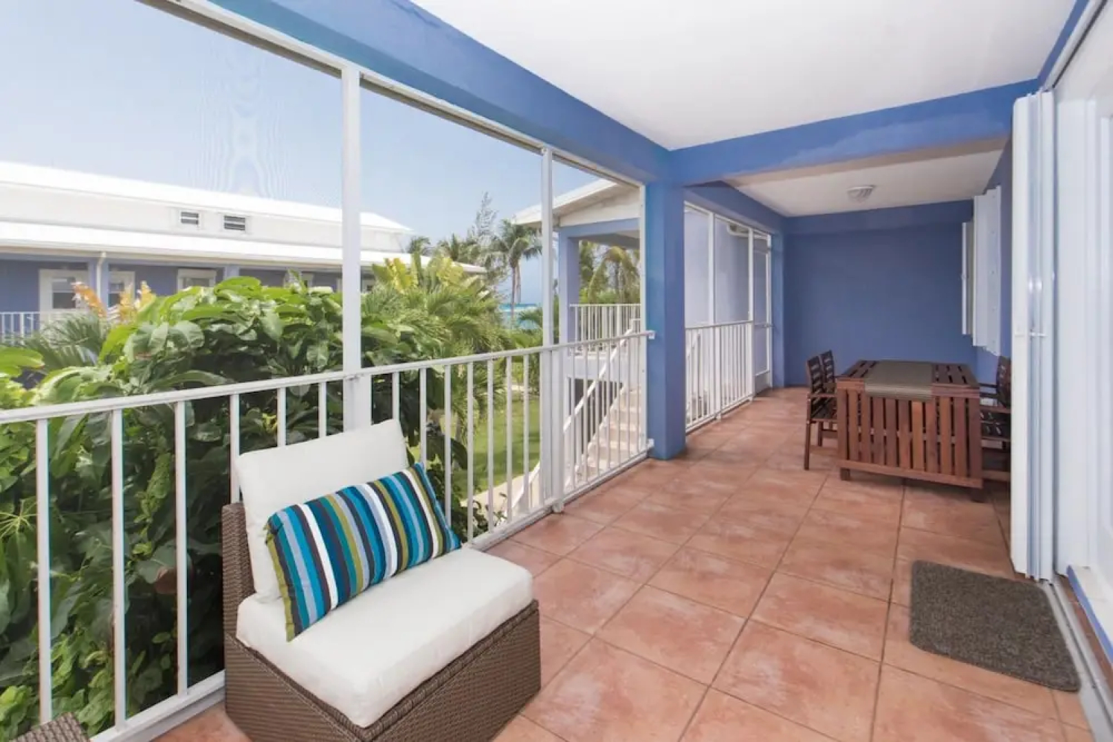 Moon Bay by Cayman Villas