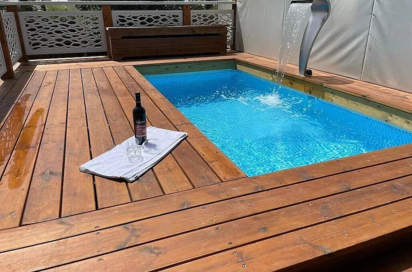 Neve Bar boutique hotel in the village