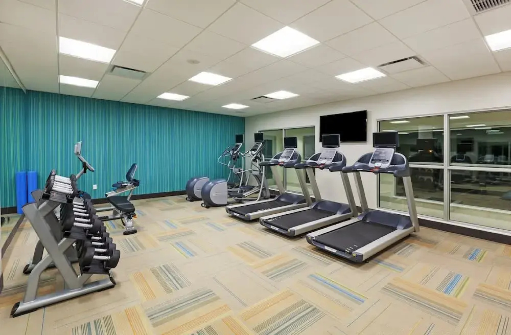 Holiday Inn Express & Suites Lenexa Overland Park Area