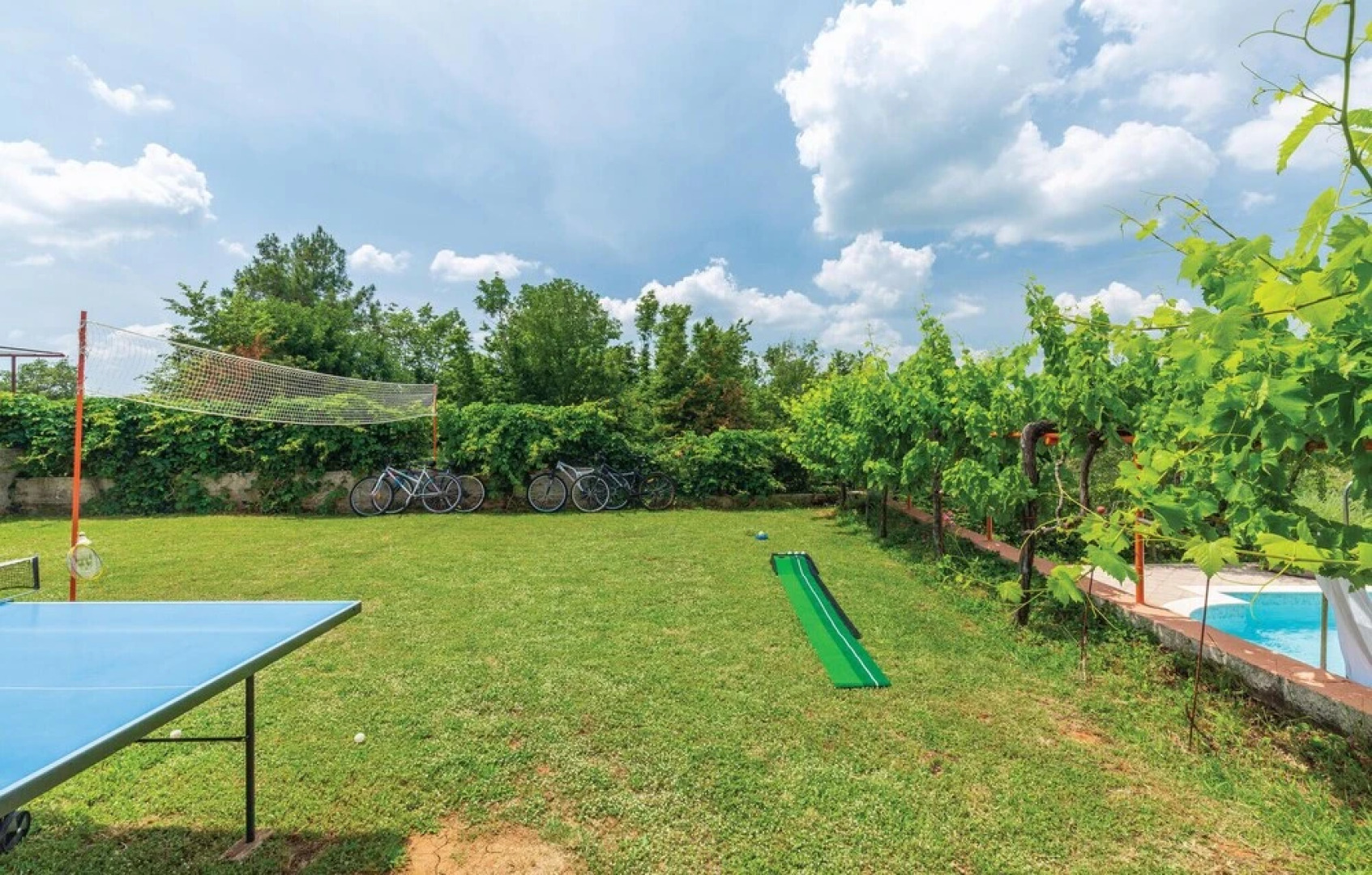 Amazing Home in Labin with WiFi, 7 Bedrooms & Hot Tub