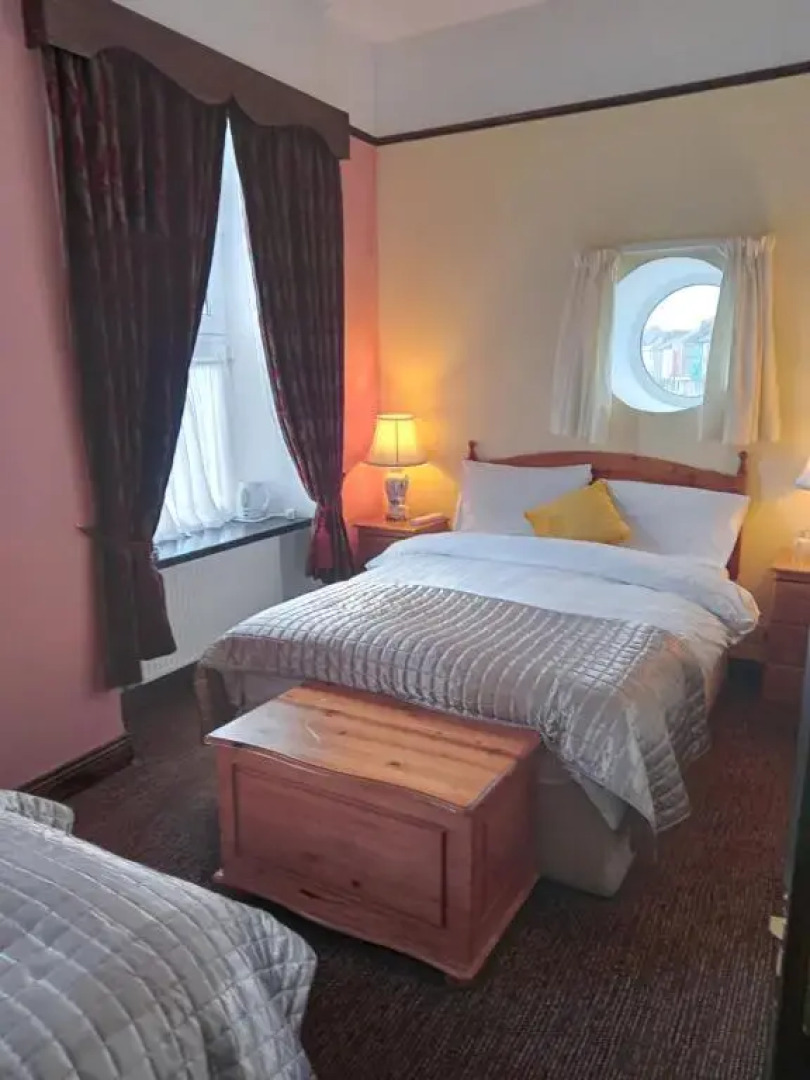 Buggle's Pub and Accommodation