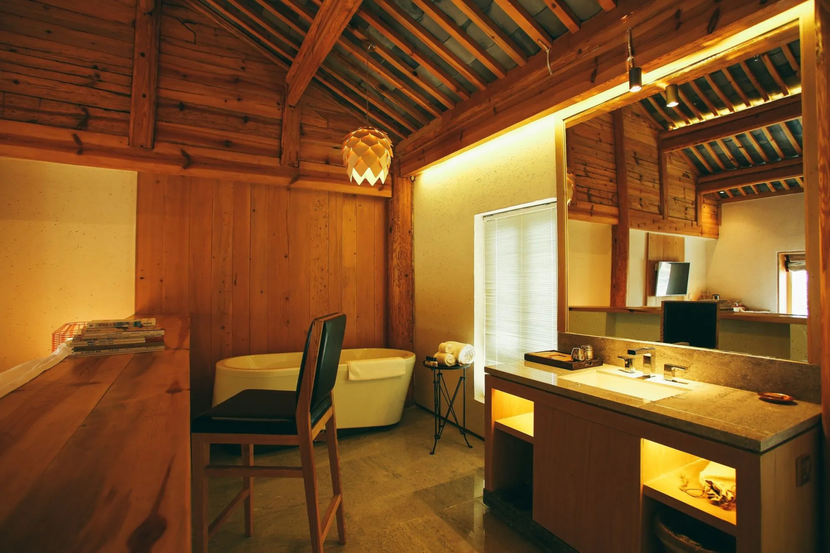 Arro Khampa by Zinc Journey Lijiang