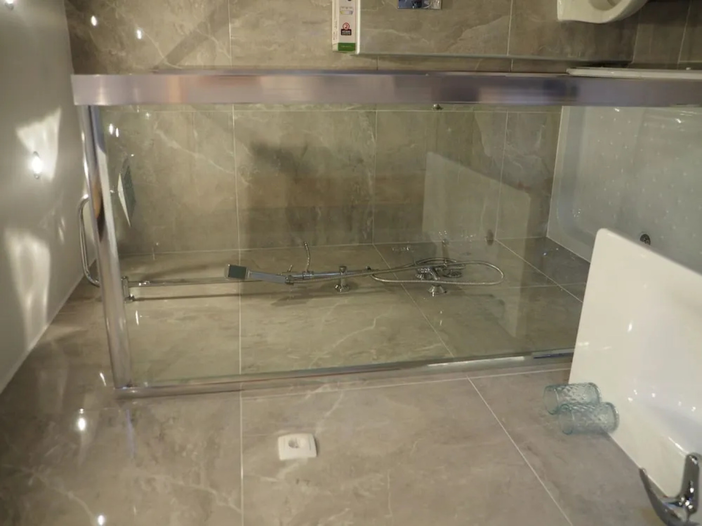 Apartments and Rooms Sara Latin