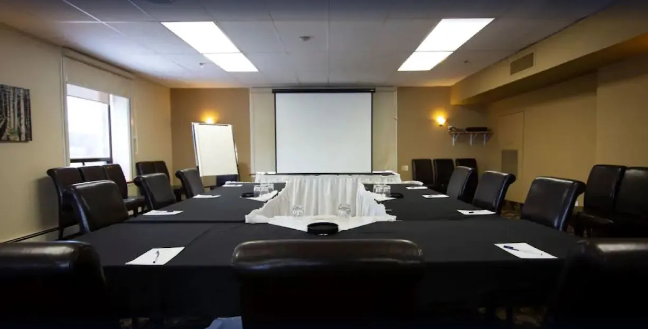 Prince Arthur Waterfront Hotel & Suites