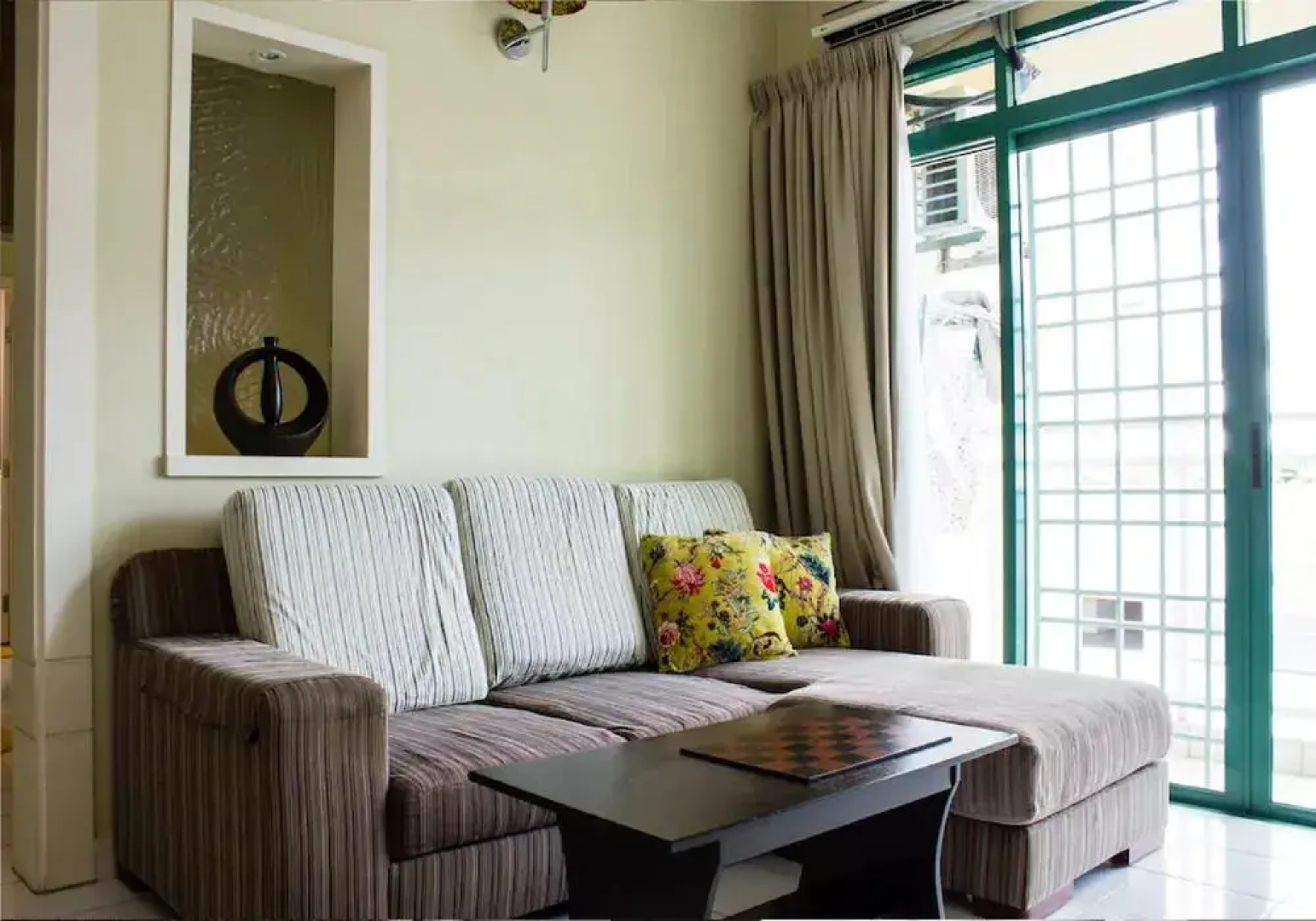 Luxurious Condo Near Gurney