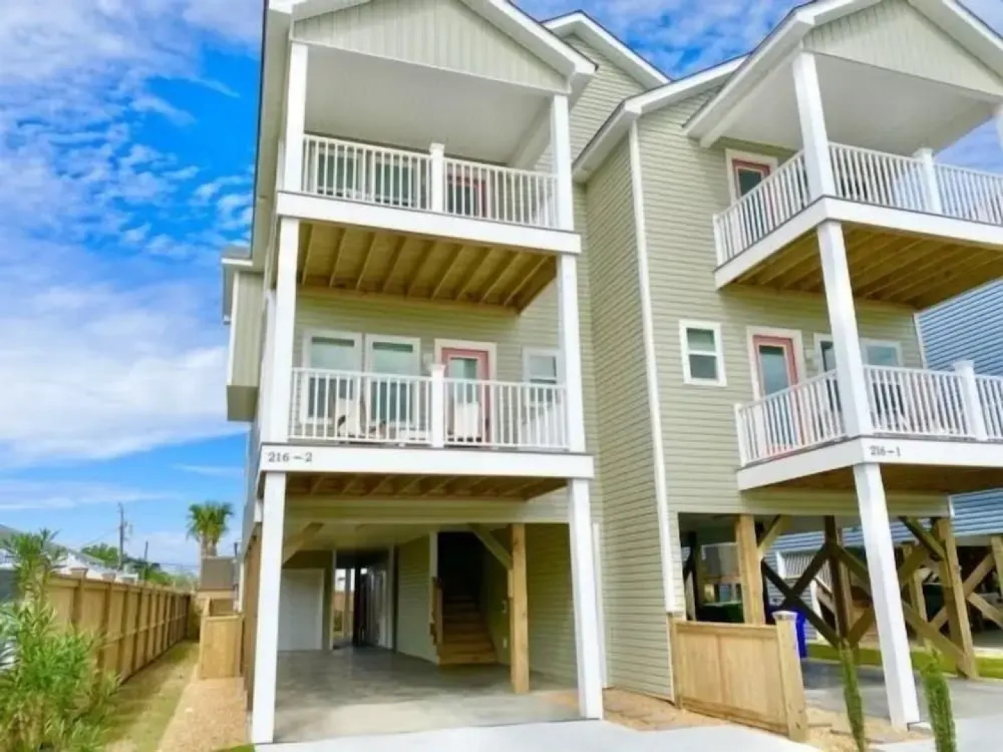 Hale Makai - Relaxing Family Vacation Just A Block From The Beach! Amazing Sunrise And Sunset Views From Four Decks! 3 Bedroom Townhouse by Redawning