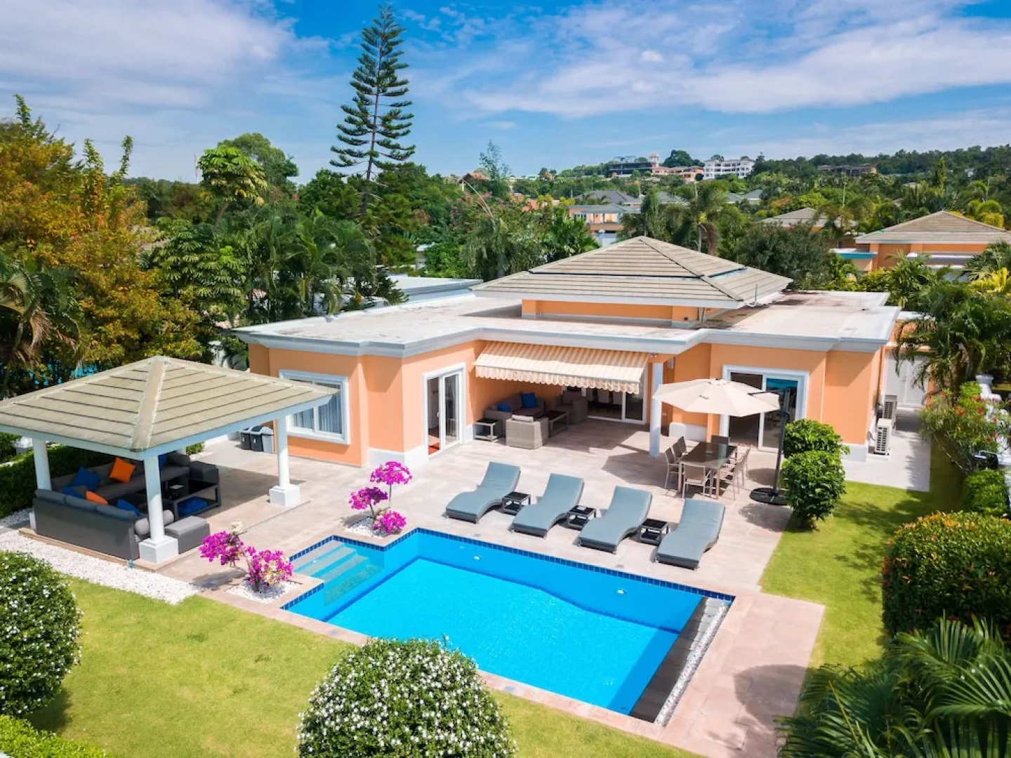 Luxury Pool Villa 604