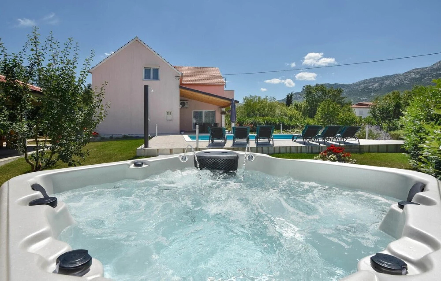Stunning Home in Dugopolje With Wifi and 4 Bedrooms