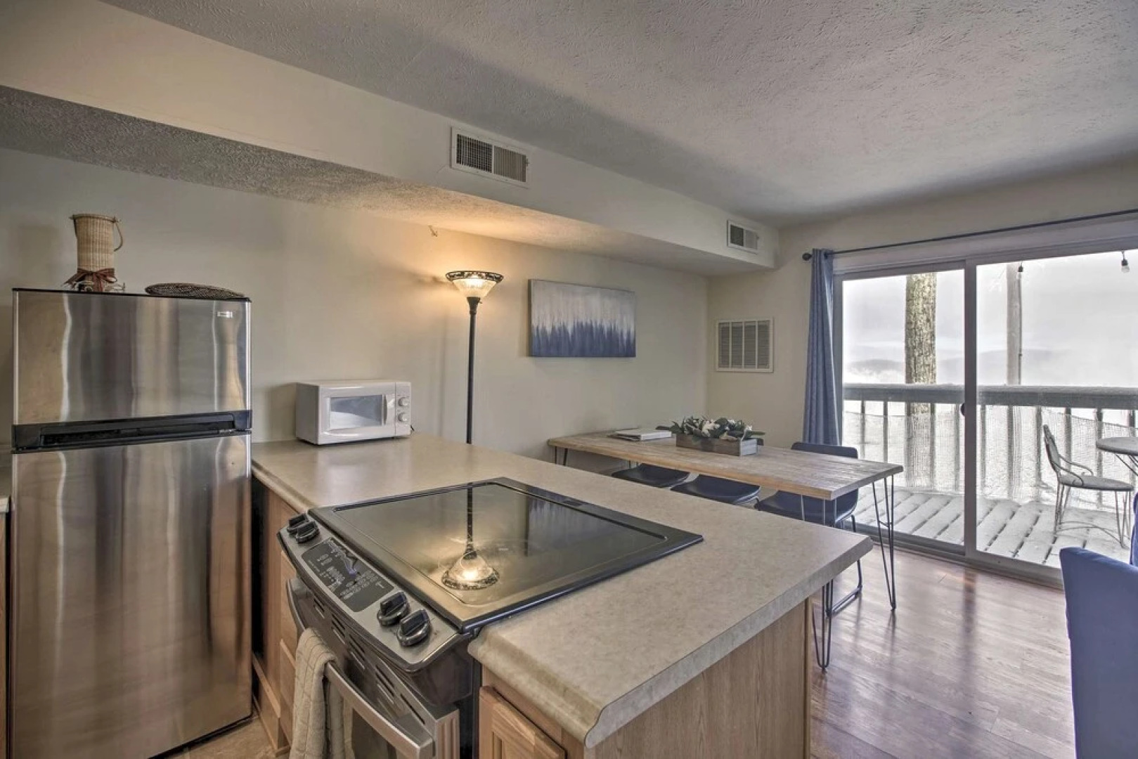 Ski-in Ski-out Wintergreen Condo w/ Balcony