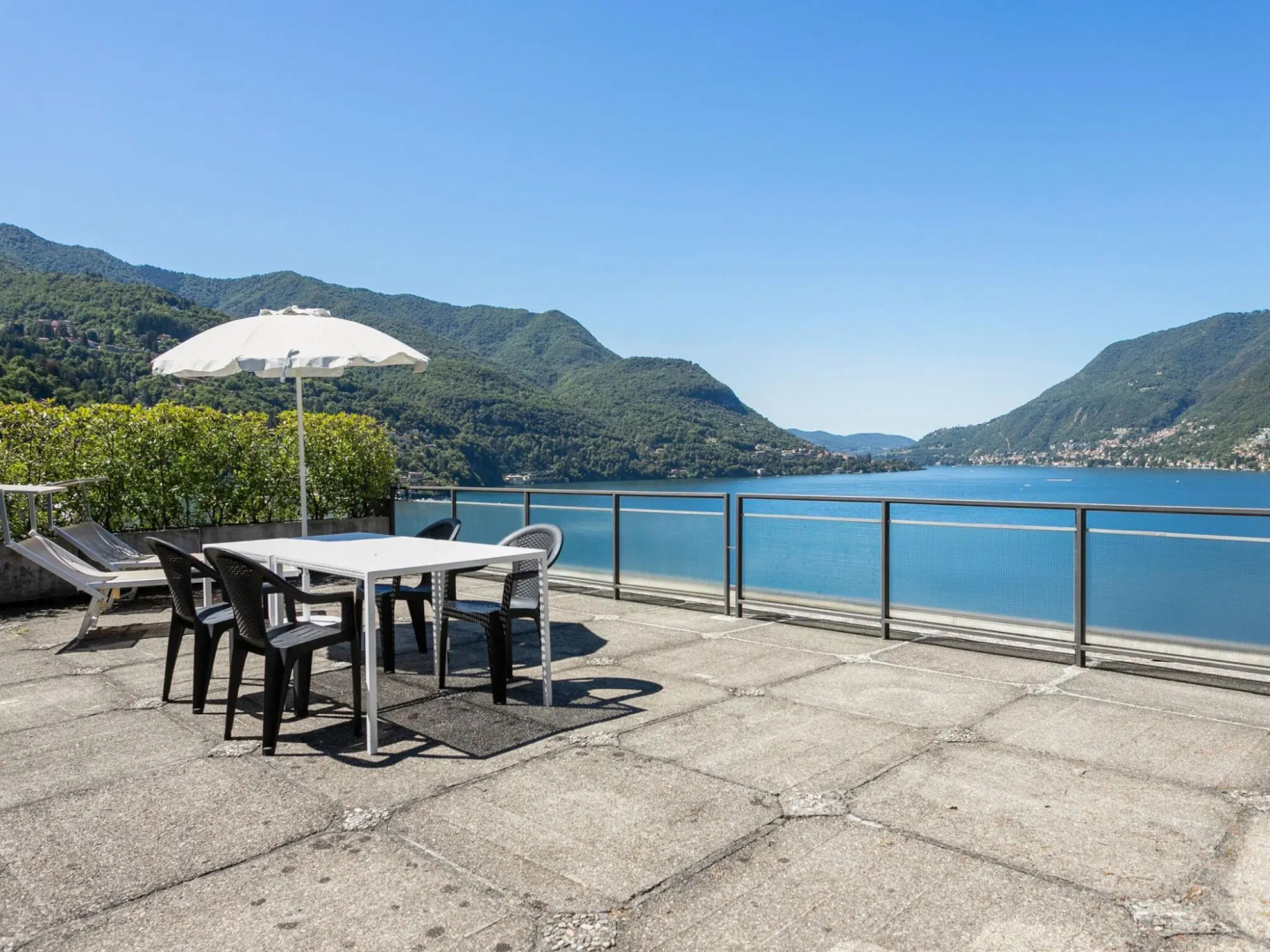 Spacious Apartment in Pognana Lario with Pool