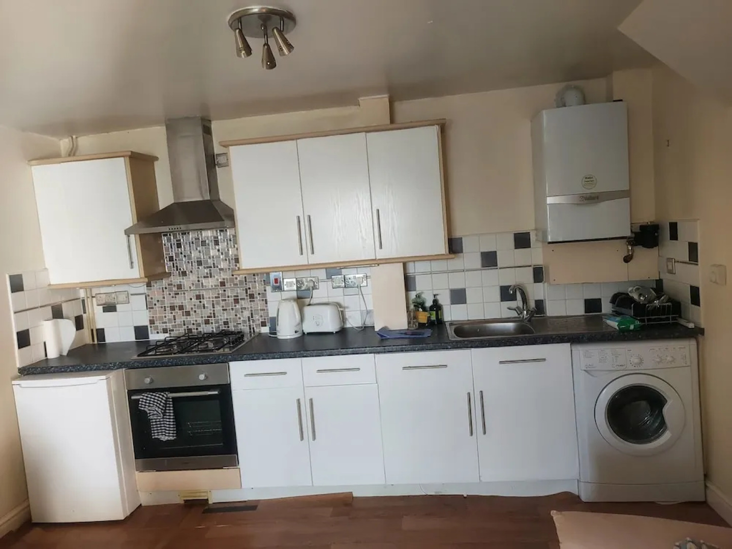 Malvern Cozy Apartment Retreat King bed & Sofa bed