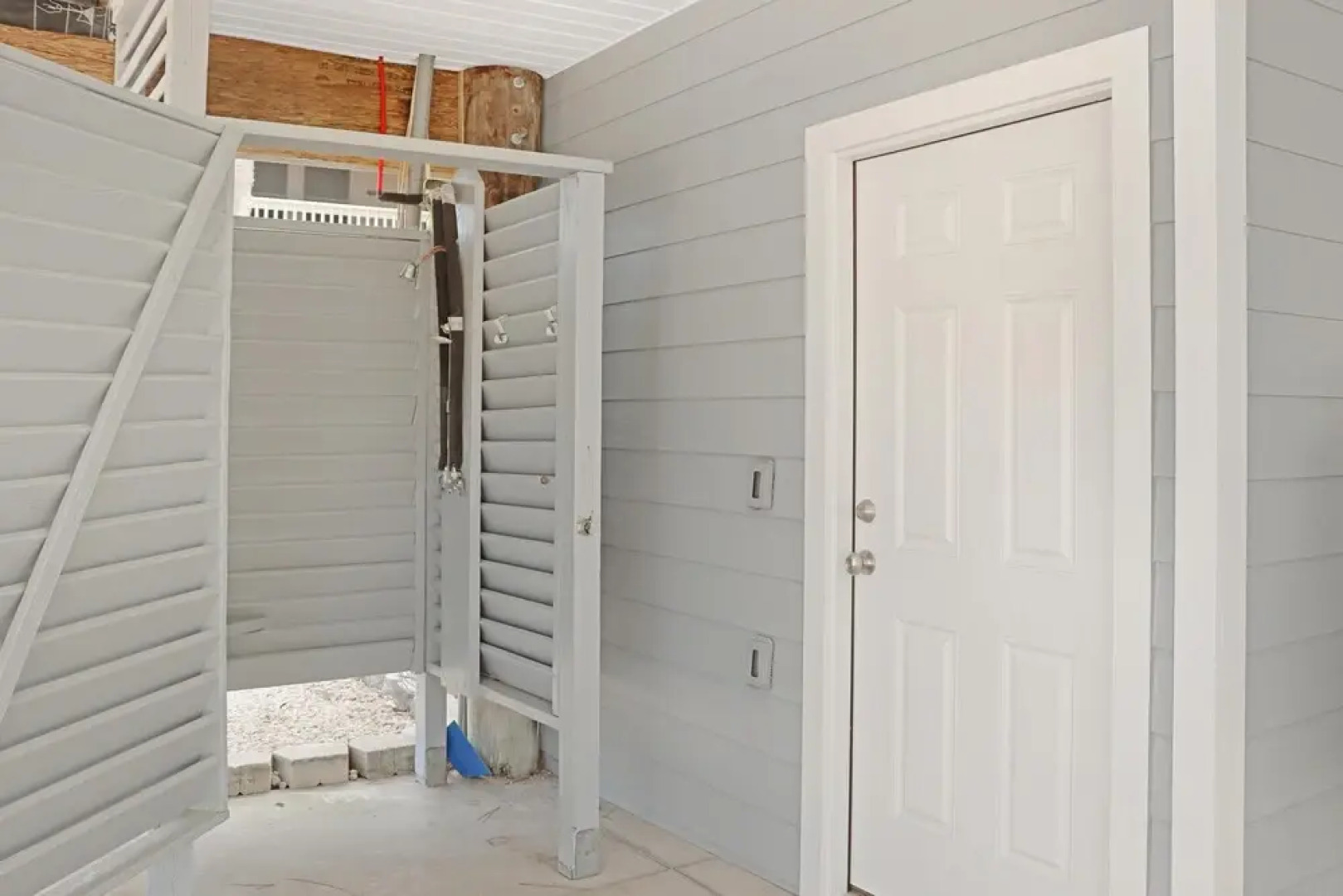 Yellow Bird Apartment