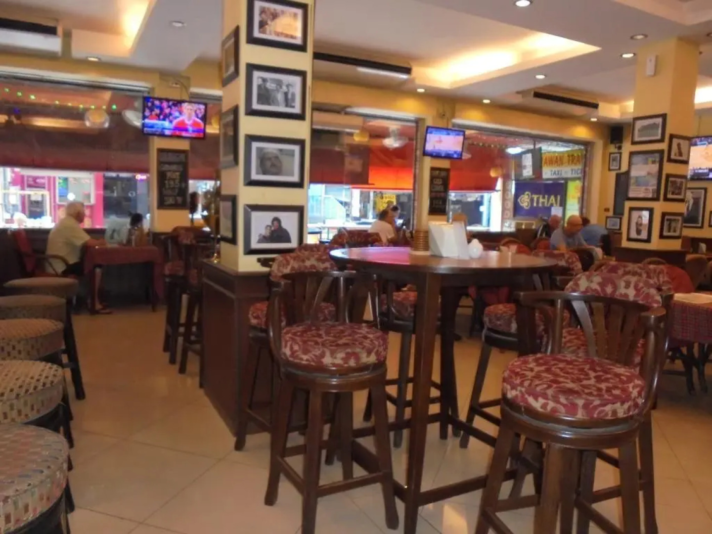 Robin’s Nest Guesthouse & Restaurant