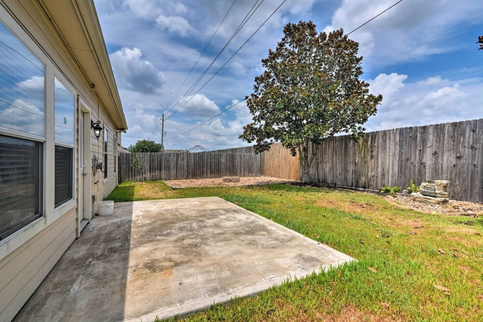 Spacious & Central Katy Retreat: 27 Mi to Houston!