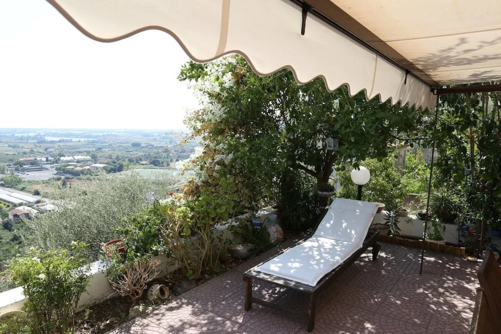 Panoramic Shabby Home