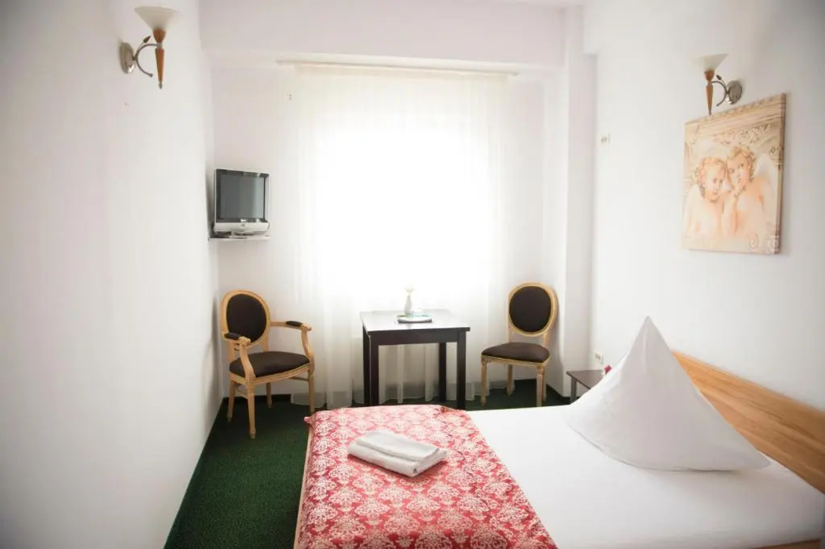 Arta Hotel