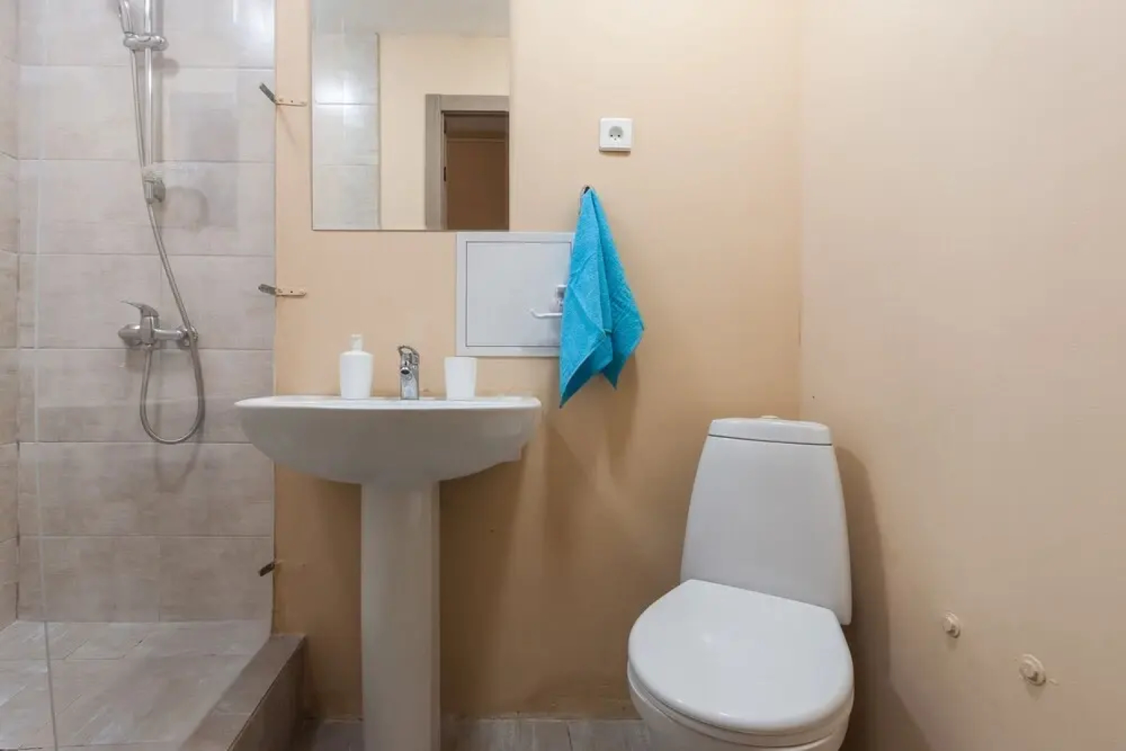 Mini-hotel 12 stuliev