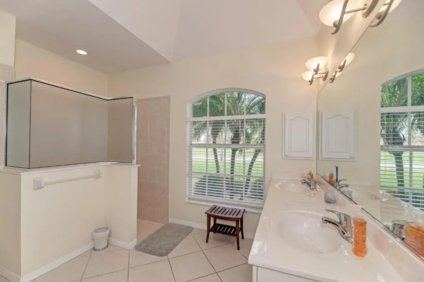 Shangri-La - Private Villa with heated pool and spa - sleeps 6