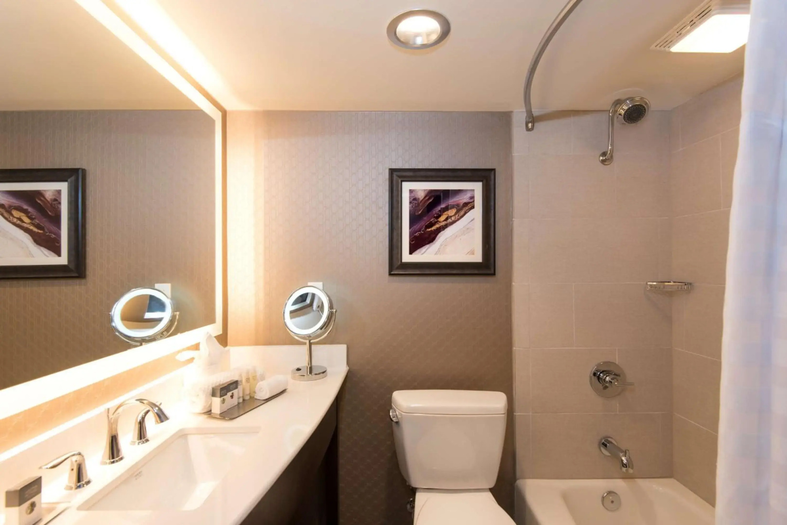 DoubleTree by Hilton Schenectady Downtown