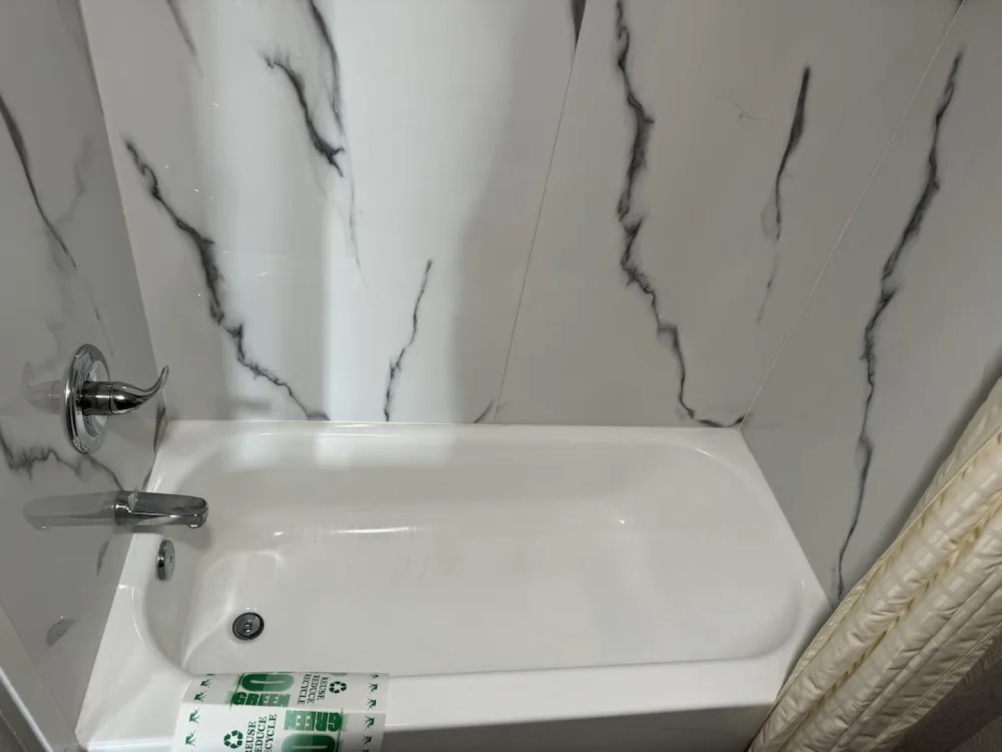 Nola Inn & Suites