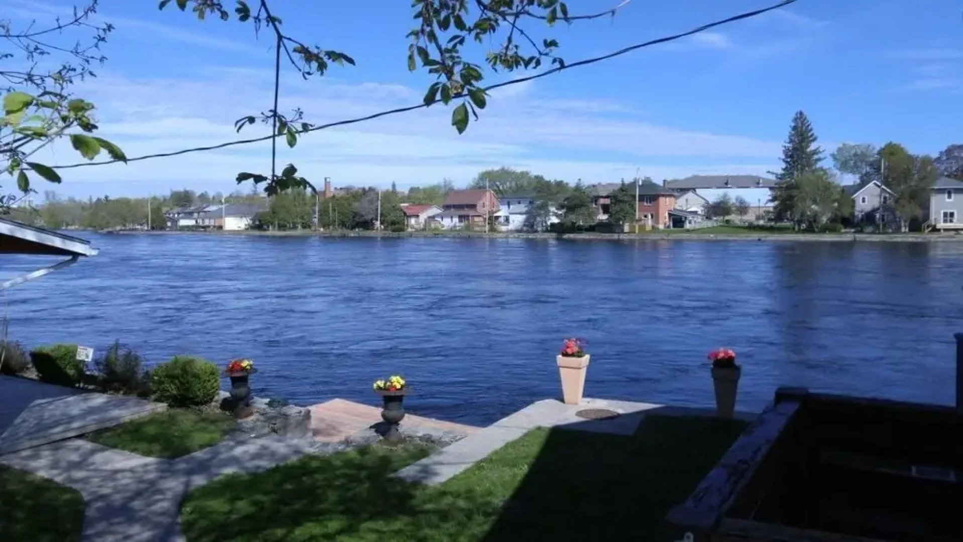 The Water's Edge Inn