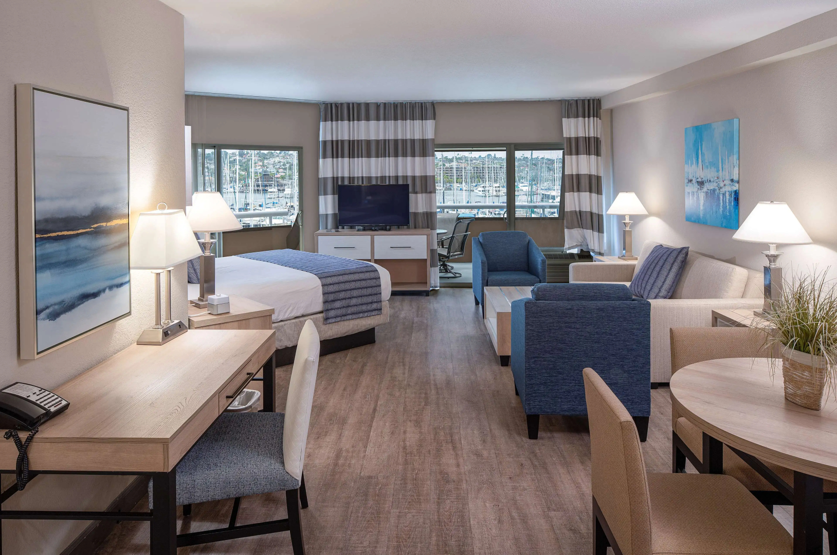 Bay Club Hotel & Marina