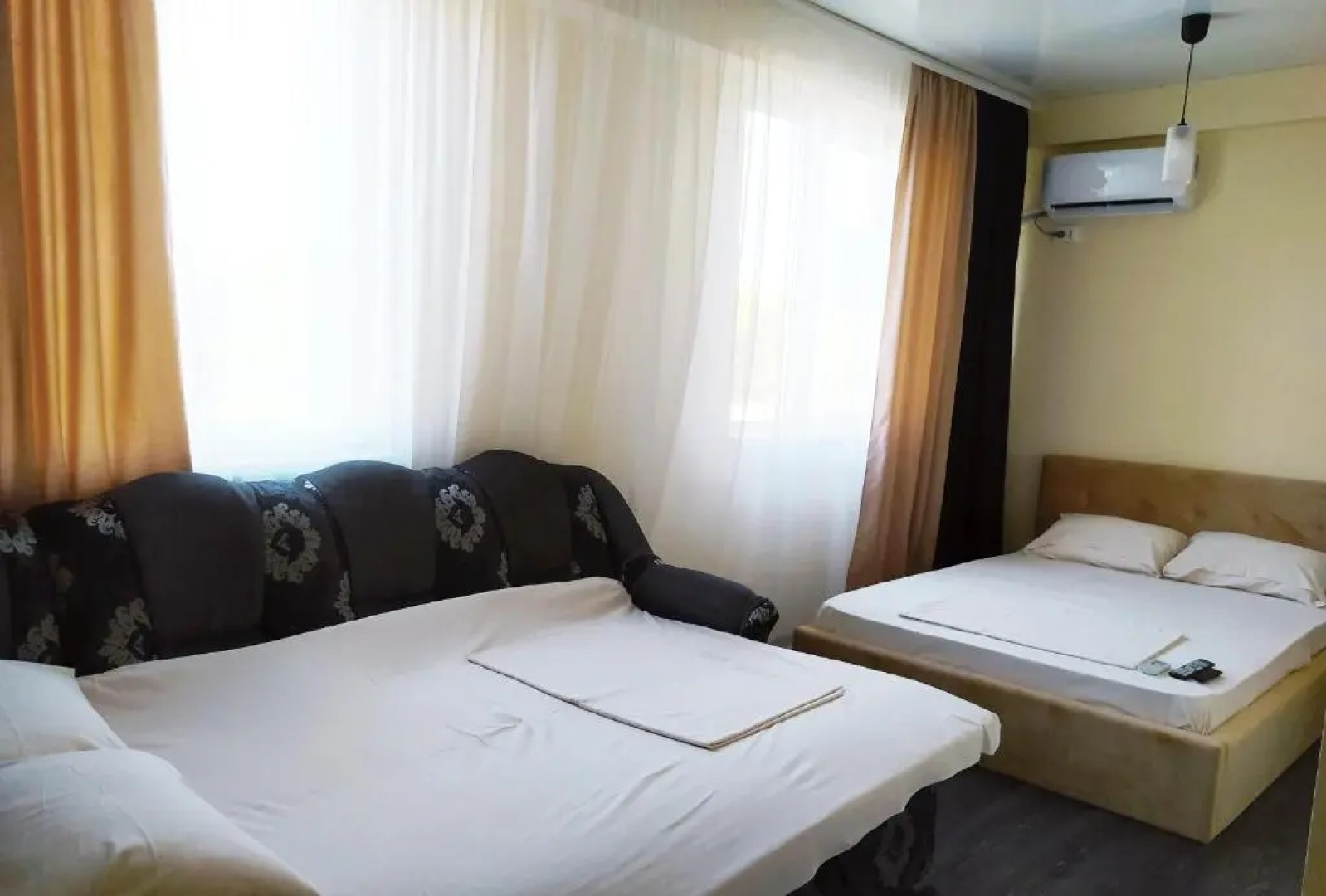 Guest House on Druzhby 1