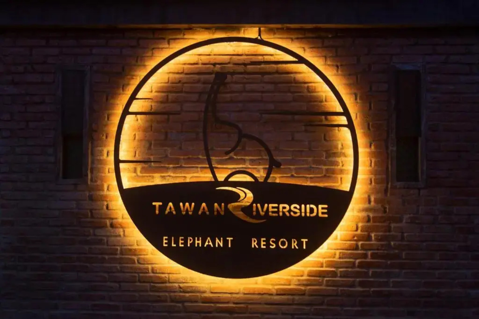 Tawan Riverside - Elephant Resort